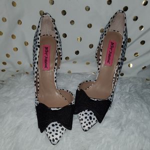 Betsy Johnson White Size 7M Polka Dot D'Orsay Stilleto 4" Heel